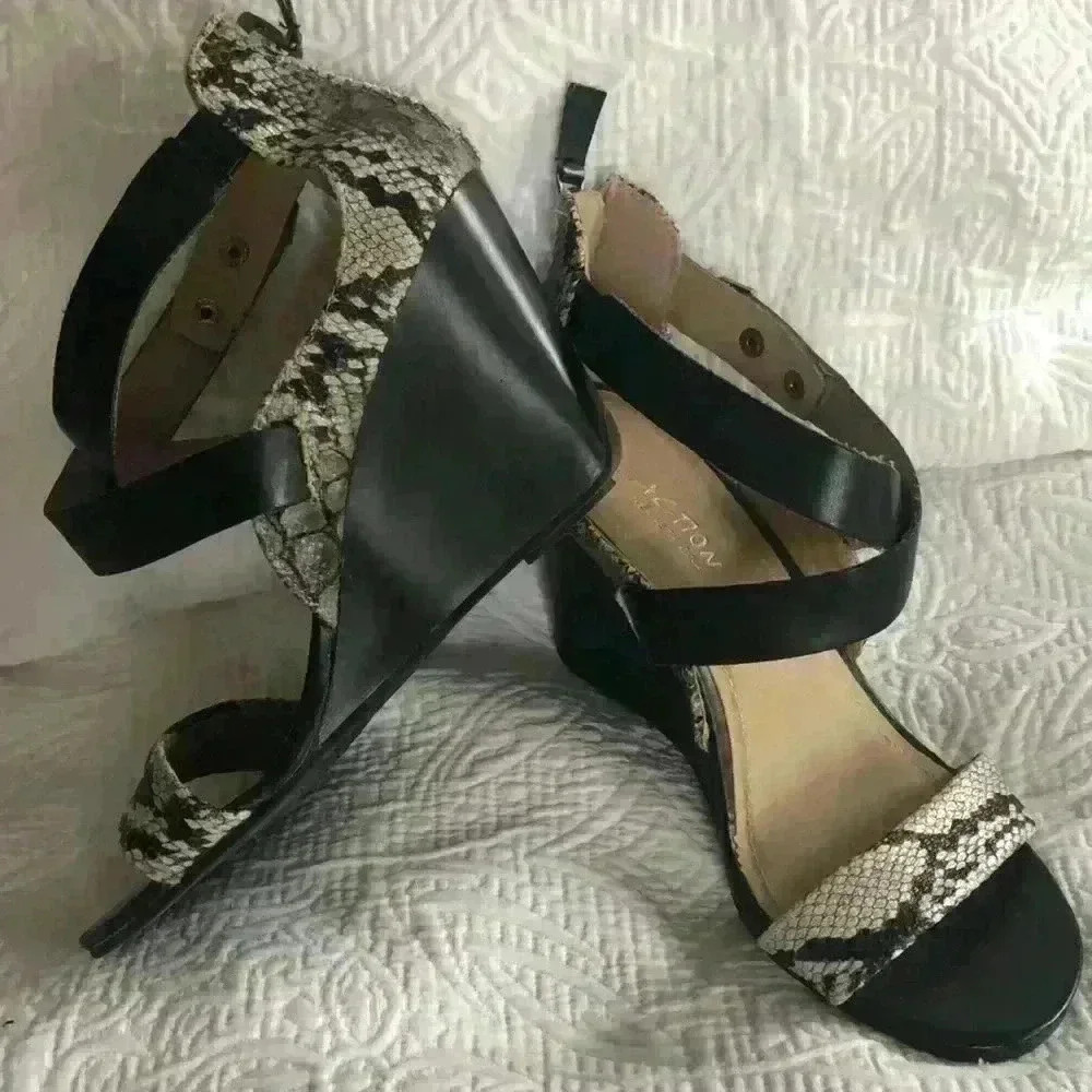Python Print Wedge sandals